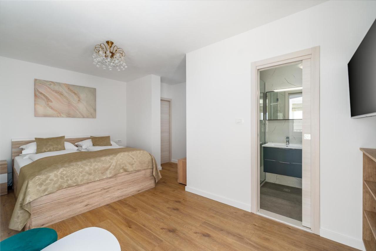 Rooms Vedrana (Adults Only) Podstrana Bagian luar foto